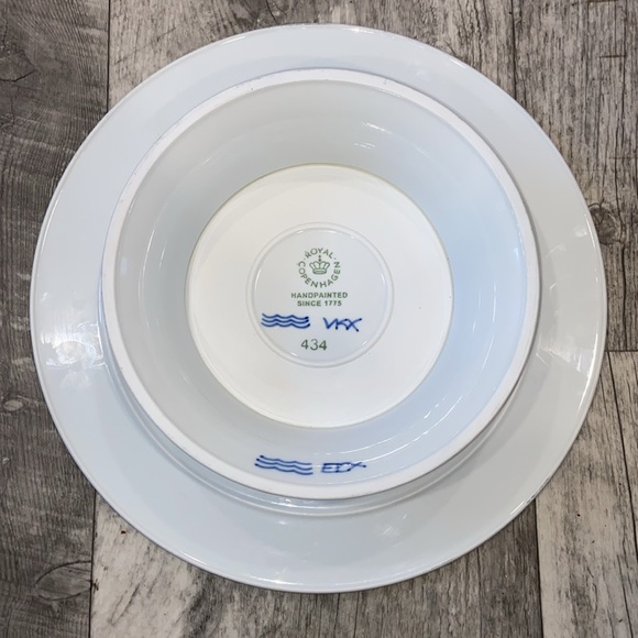 BLUE FLUTED MEGA ROUND DISH Cake Platter Danish Serving Dish ROYAL COPENHAGEN - Picture 2 of 4